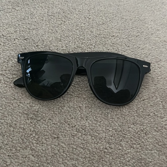 Collection of Sunglasses - Picture 4 of 7